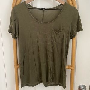 Banana Republic S Tshirt in olive green